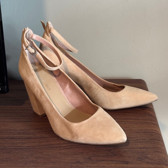 Saks Fifth Avenue pink suede heels - Picture 1 of 5
